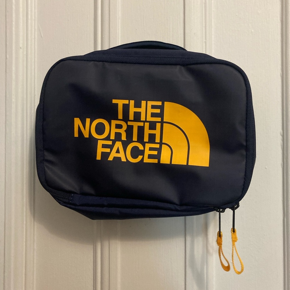 NWT The North Face dopp toiletry bag